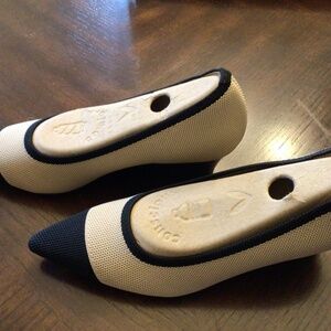 VIVAIA Pointed-toe Wedge (Aria Wedge Pro) Size 6 New in box